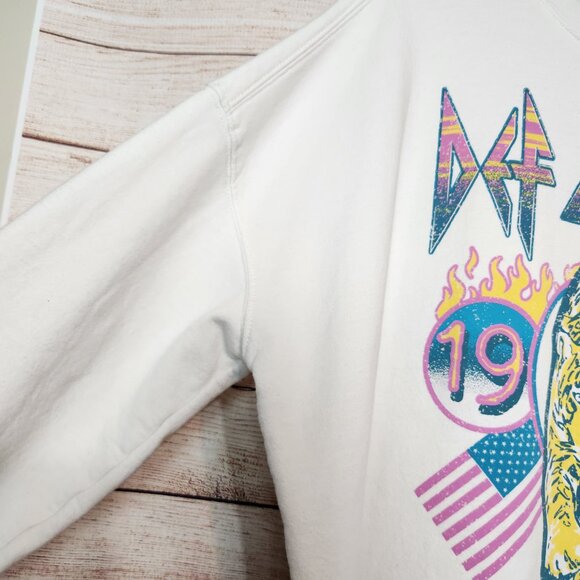 Def Leppard Sweatshirt Women's L Beige Pink 1987 Animal Retro Crewneck Ladies - Picture 4 of 13